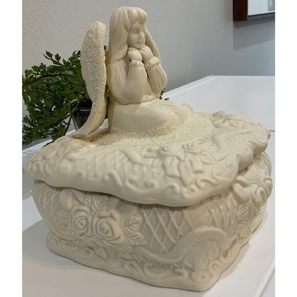 ￼Vtg Ornate Ceramic Cream Angel Roses Ribbon Weave Square Trinket Dish W Lid - Picture 5 of 10